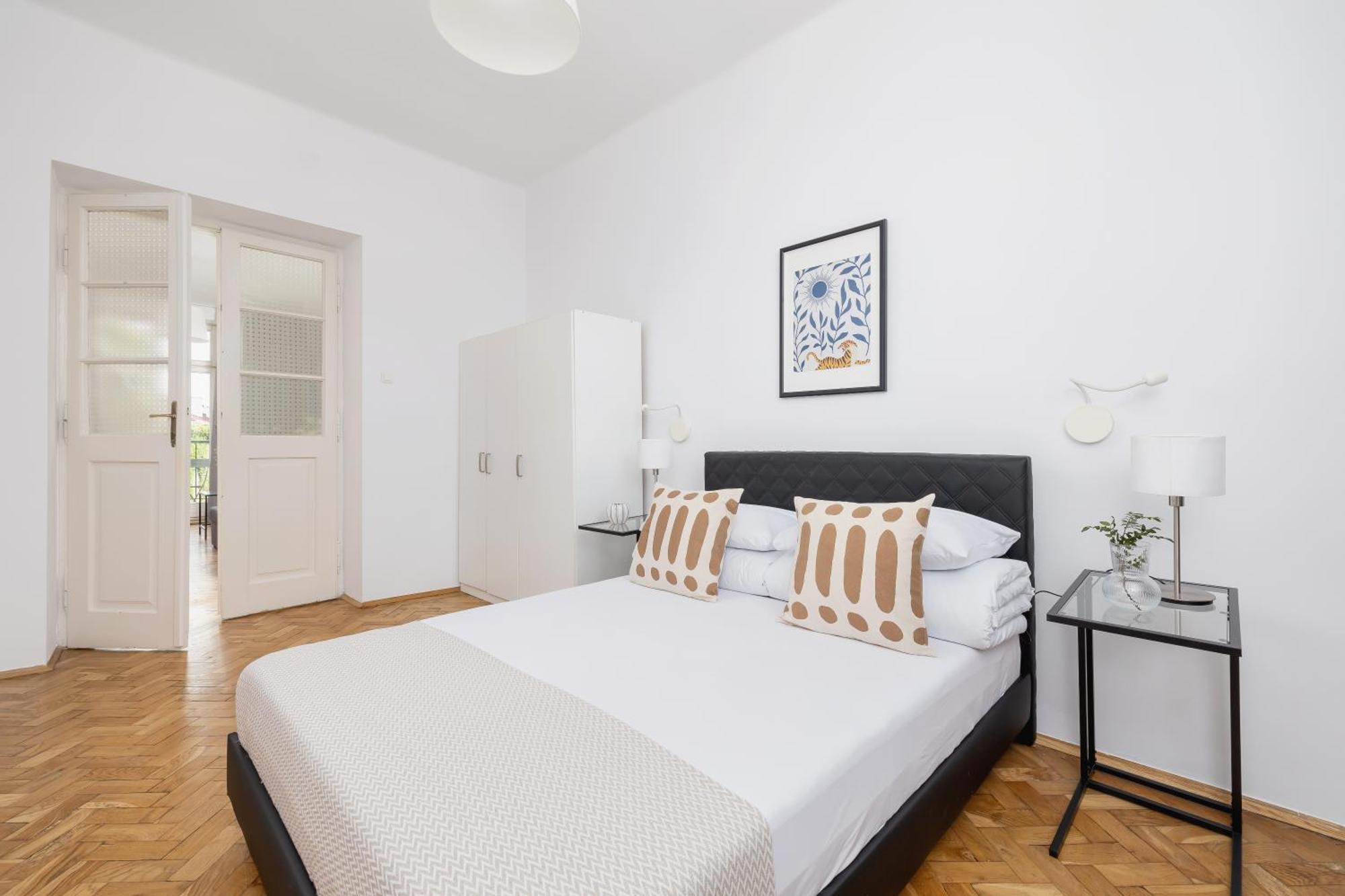 1-Bedroom Apartment With Balcony - Dluga 65 Cracovie Extérieur photo