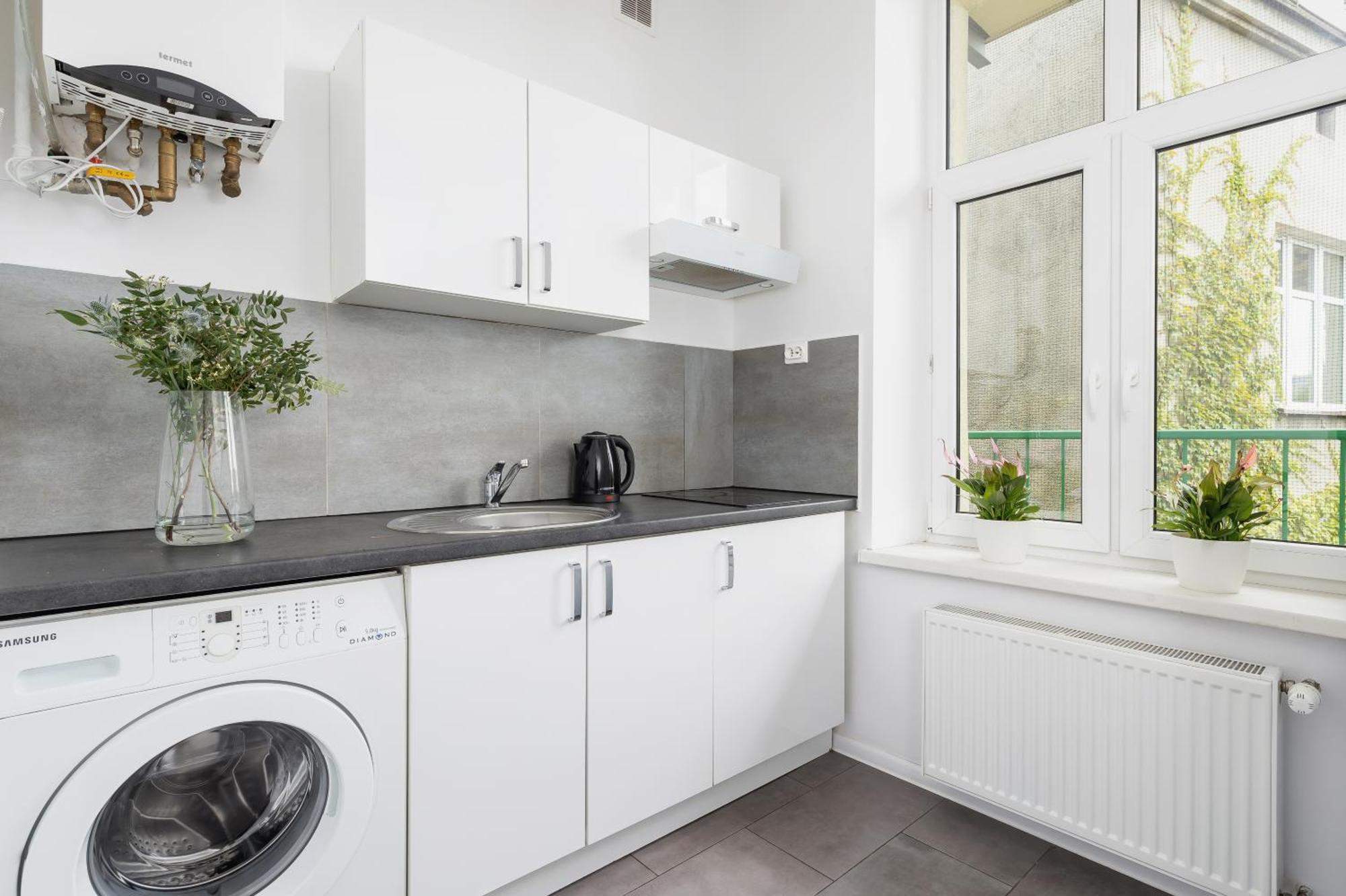 1-Bedroom Apartment With Balcony - Dluga 65 Cracovie Extérieur photo