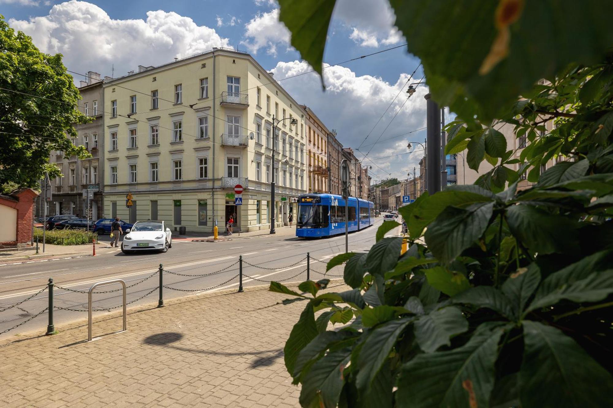 1-Bedroom Apartment With Balcony - Dluga 65 Cracovie Extérieur photo